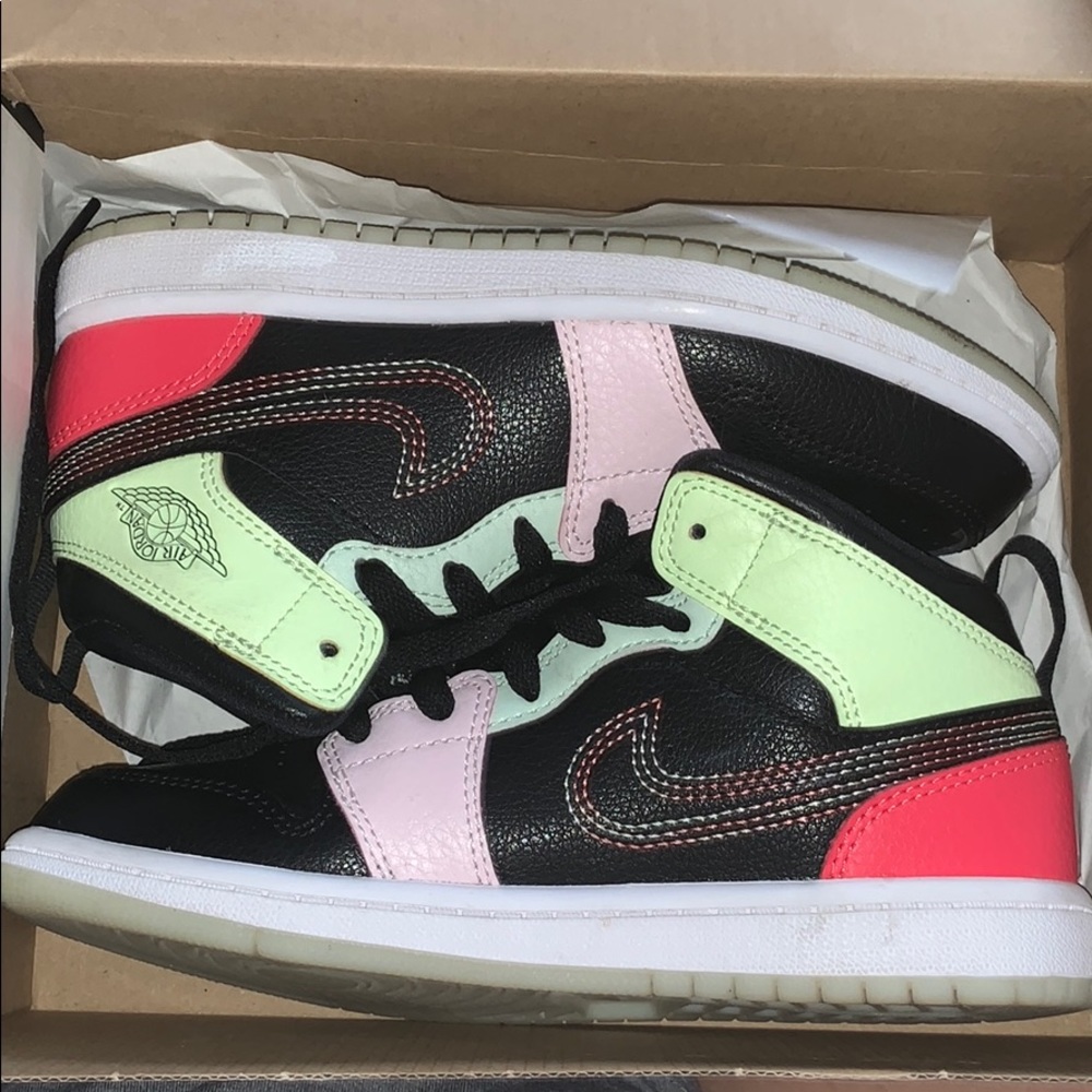 Nike Air Jordan midtop glow in the dark S2 Girls